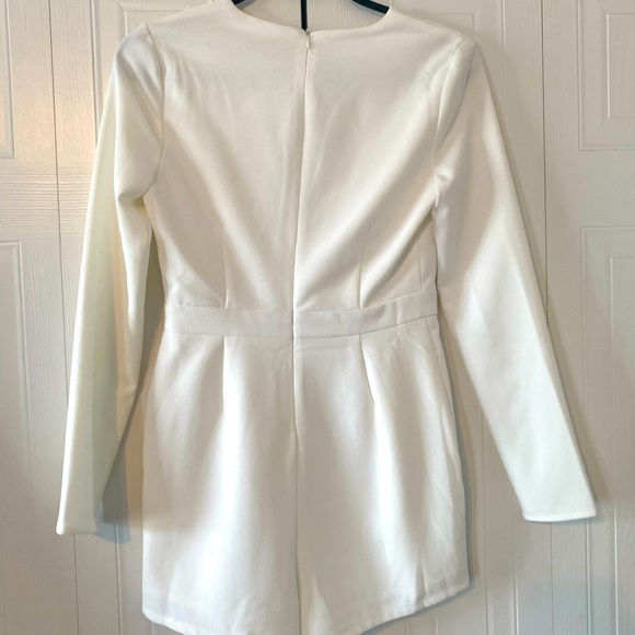 ✨Silence + Noise Deep-V Long-sleeve Romper | Small - Picture 8 of 10